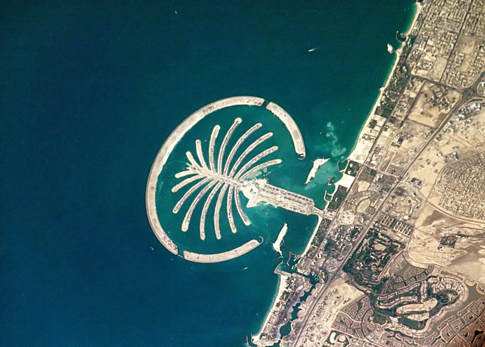 Palm-Jumeirah-Dubai-United-Arab-Emirates-International-2005